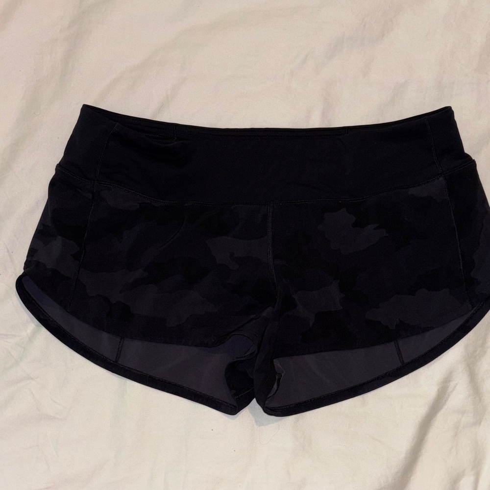 Lululemon Low Rise Speed Up 2.5”- Black Camo